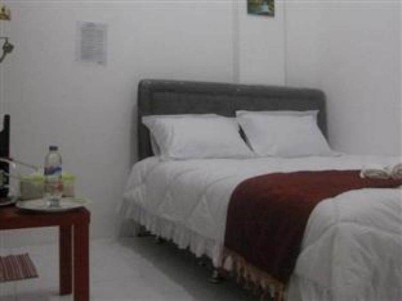 Capsule Homestay Сурабая Экстерьер фото