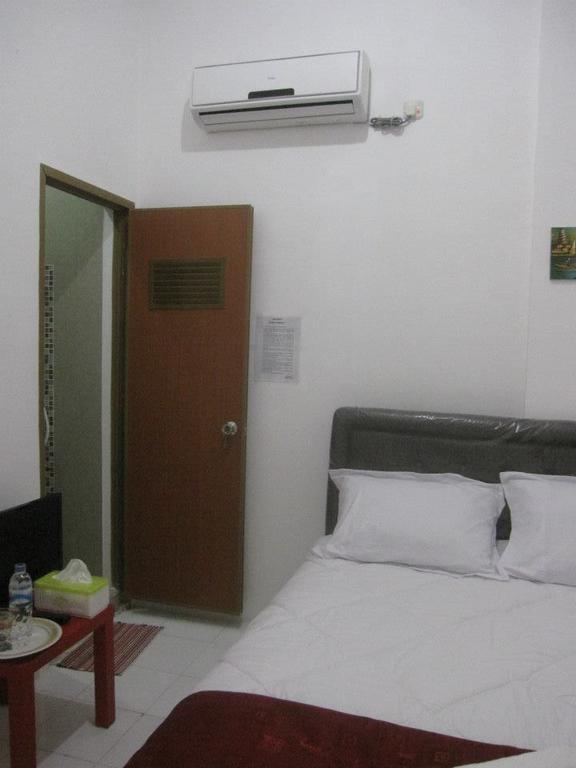 Capsule Homestay Сурабая Экстерьер фото