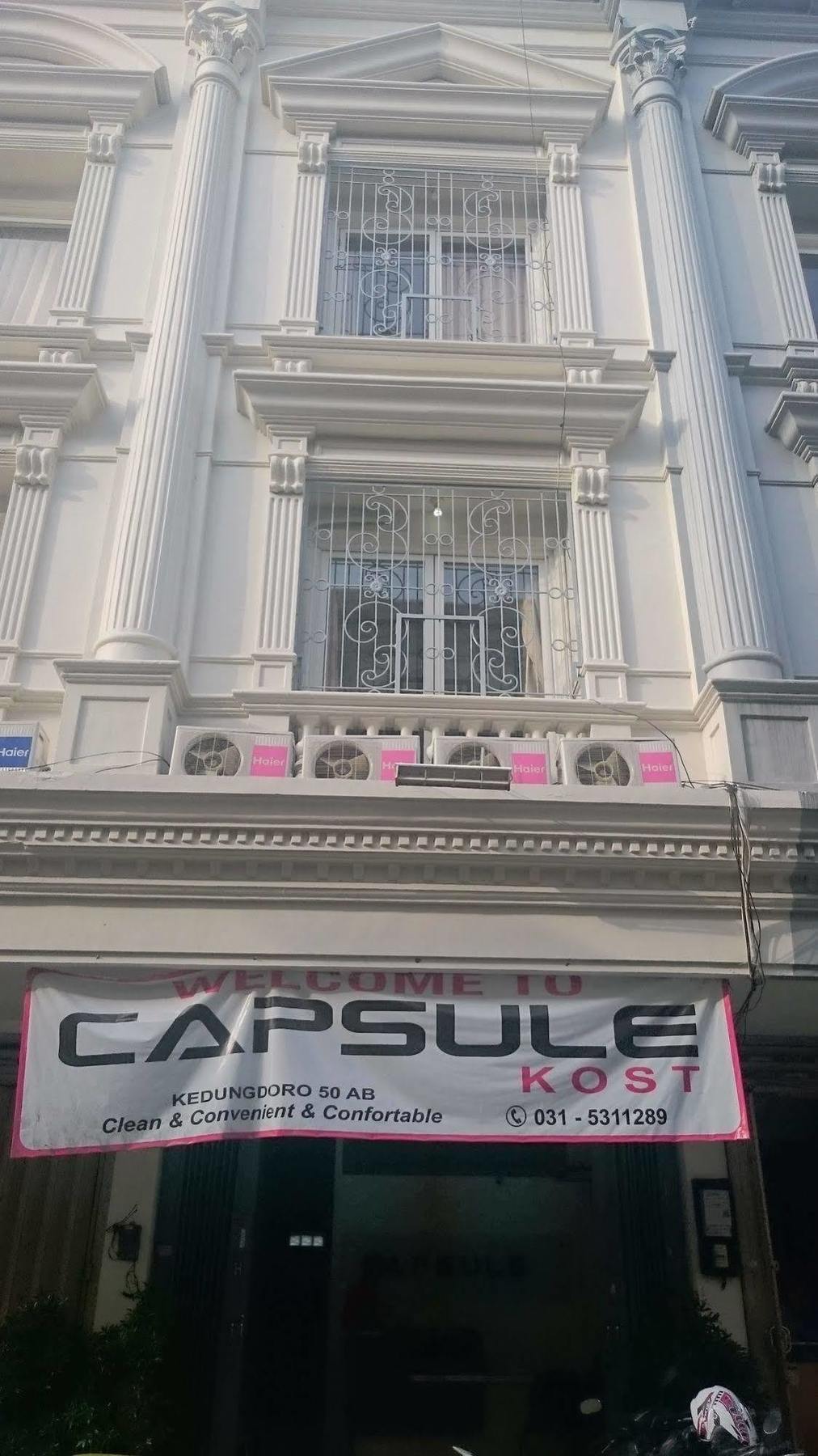 Capsule Homestay Сурабая Экстерьер фото