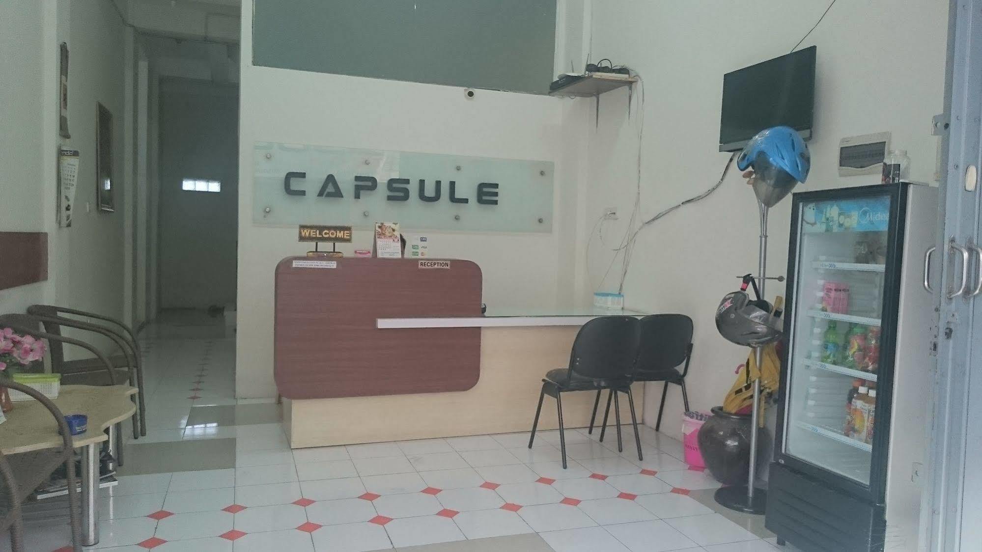 Capsule Homestay Сурабая Экстерьер фото